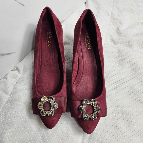 Harson Burgundy Encrusted Brooch Suedette Kitten Heel Pumps - Picture 4 of 10